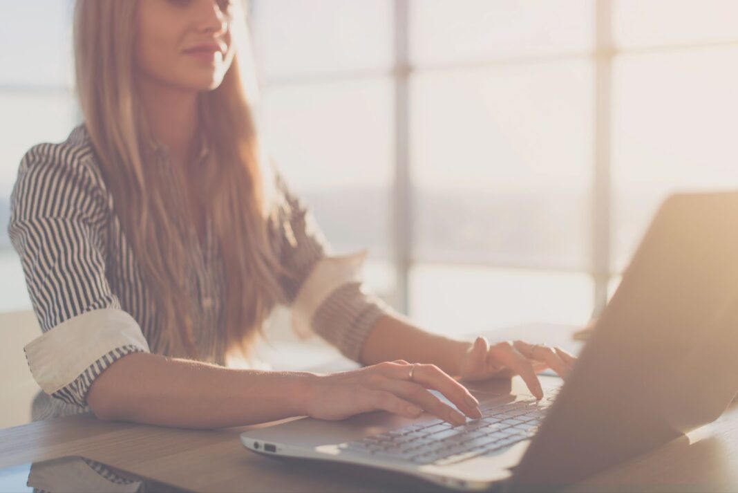 How to Create Emotional Hooks in Your Business's Blog